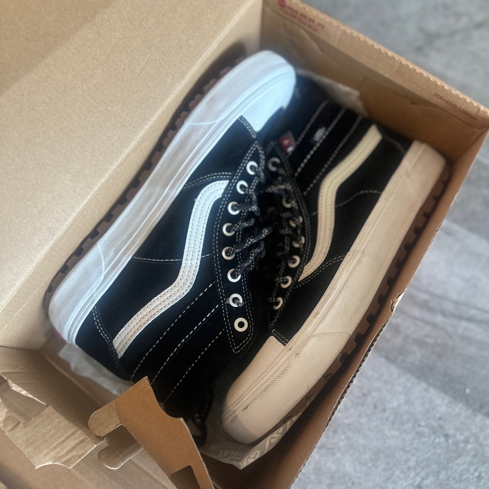 Vans Black and White Sk8-Hi Mte 2.0 Dx Sneakers